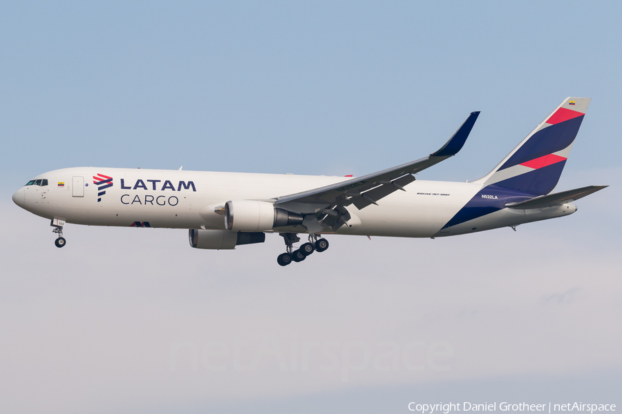 LATAM Cargo Chile Boeing 767-316F(ER) (N532LA) | Photo 242976