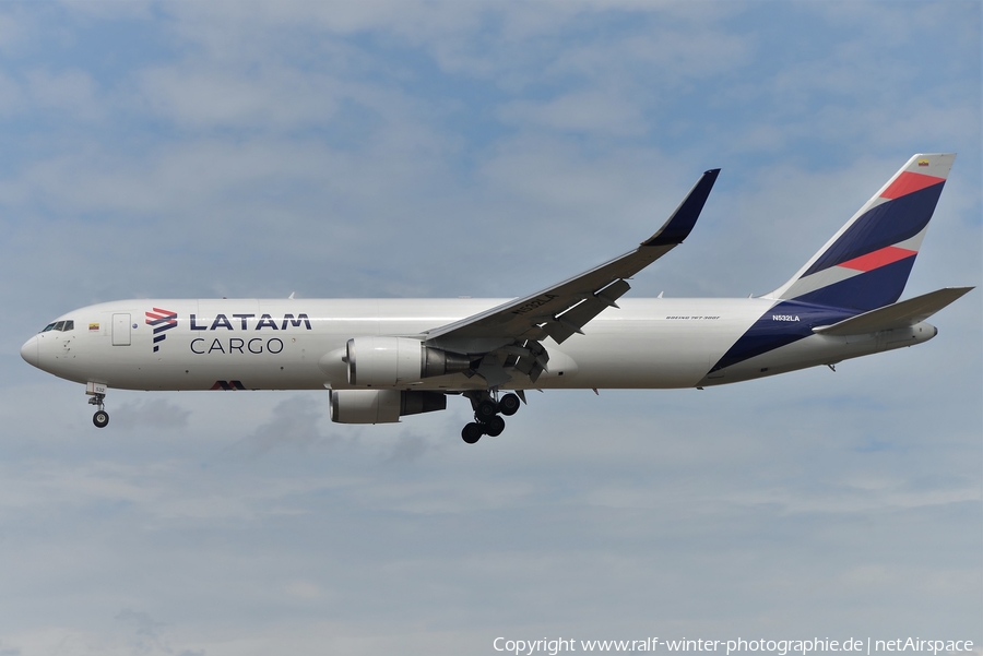 LATAM Cargo Chile Boeing 767-316F(ER) (N532LA) | Photo 379614