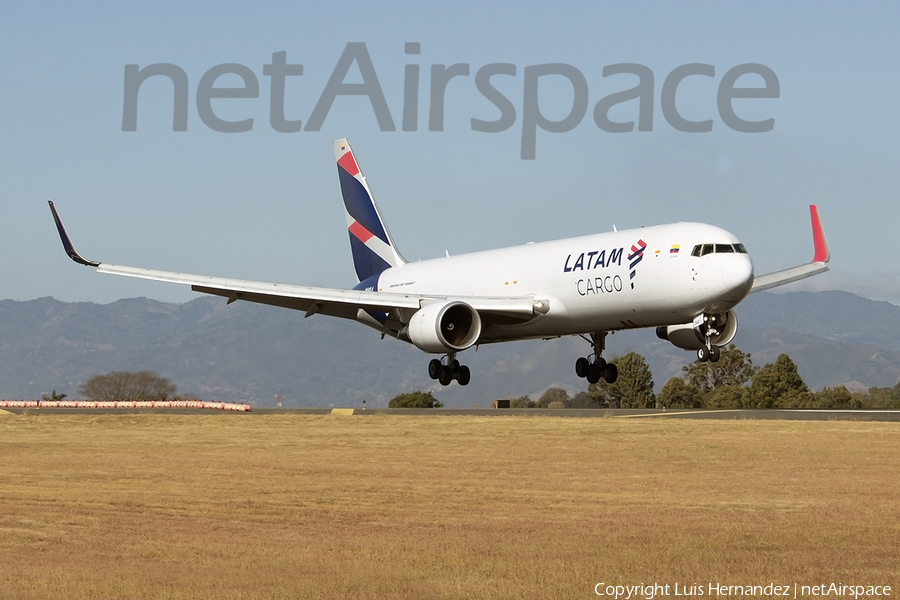 LATAM Cargo Chile Boeing 767-316F(ER) (N532LA) | Photo 498532