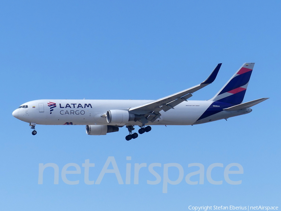 LATAM Cargo Colombia Boeing 767-316F(ER) (N532LA) | Photo 516693