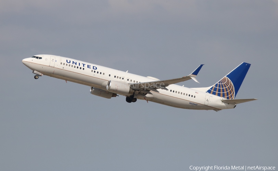 United Airlines Boeing 737-924(ER) (N53441) | Photo 399054