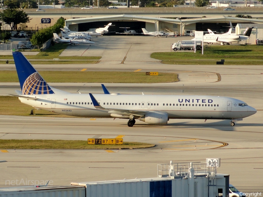 United Airlines Boeing 737-924(ER) (N53442) | Photo 34373