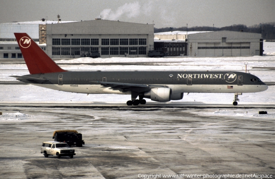 Northwest Airlines Boeing 757-251 (N534US) | Photo 460076