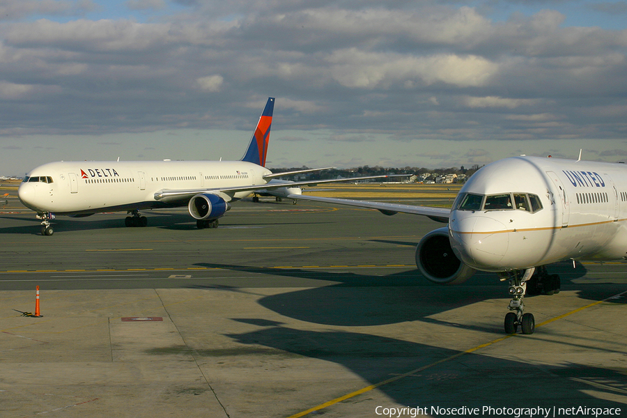 United Airlines Boeing 757-222 (N535UA) | Photo 2104