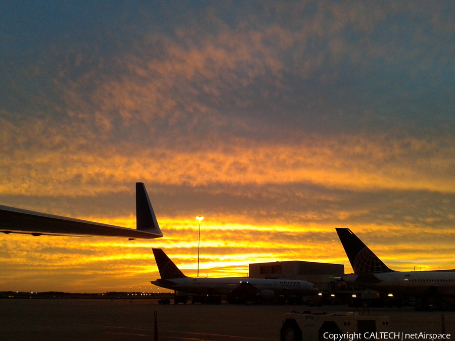 United Airlines Boeing 757-222 (N535UA) | Photo 18551