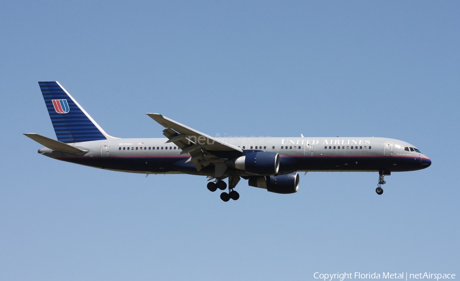 United Airlines Boeing 757-222 (N535UA) | Photo 300663