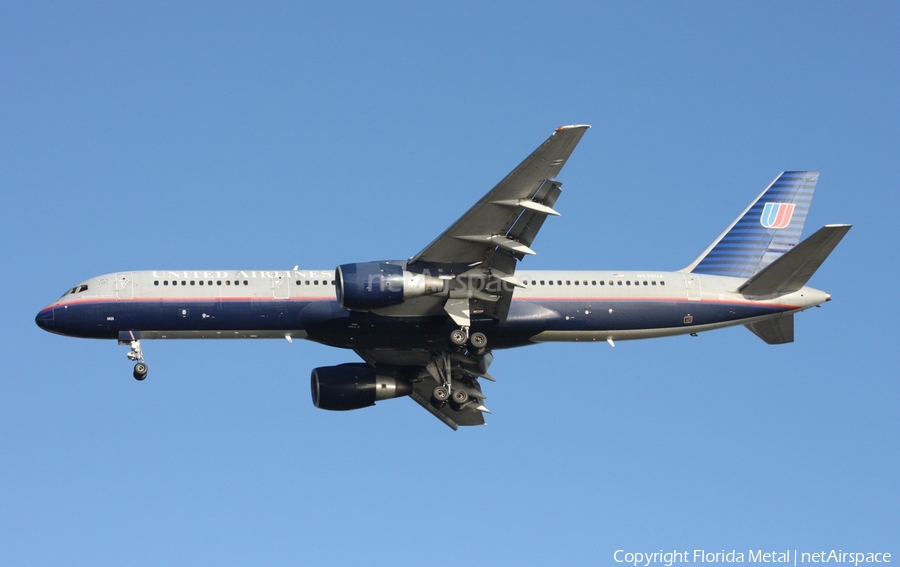 United Airlines Boeing 757-222 (N535UA) | Photo 300664