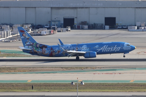 Alaska Airlines Boeing 737-890 (N537AS) at  Los Angeles - International, United States