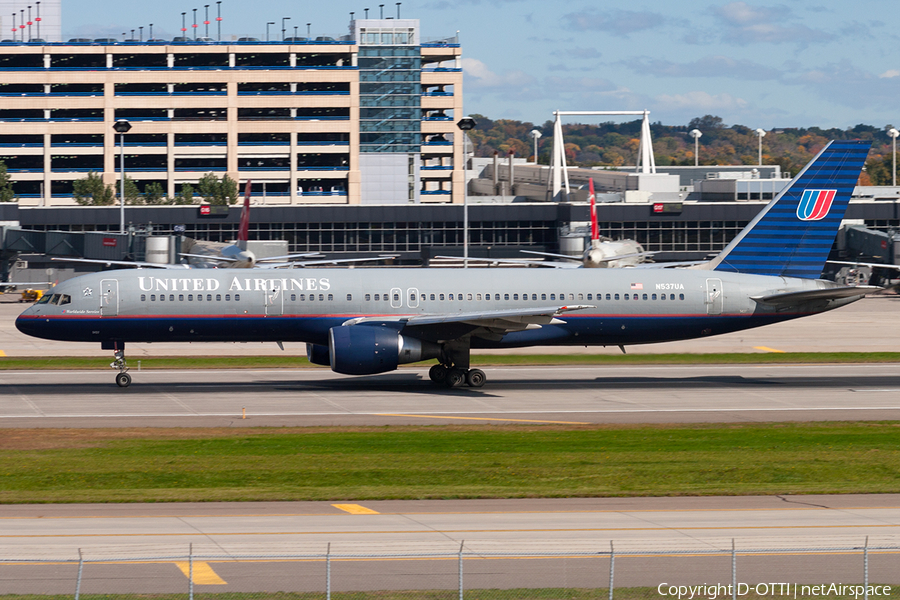 United Airlines Boeing 757-222 (N537UA) | Photo 189632