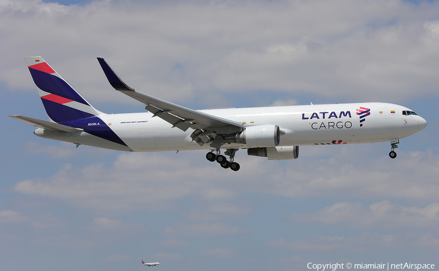 LATAM Cargo Colombia Boeing 767-316(ER)(BCF) (N538LA) | Photo 306097