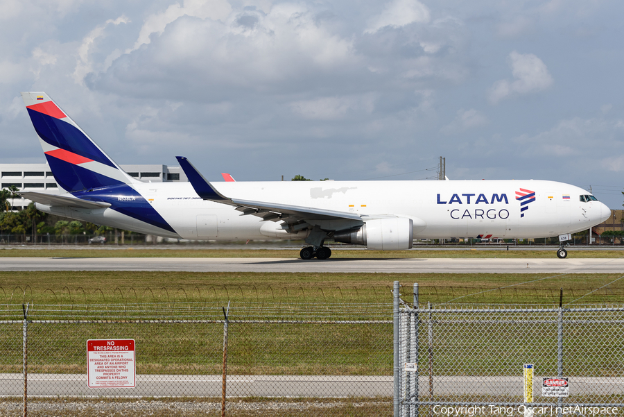 LATAM Cargo Colombia Boeing 767-316(ER)(BCF) (N538LA) | Photo 453080