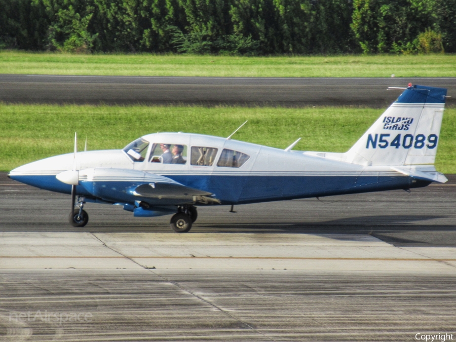 Island Birds Piper PA-23-250 Aztec E (N54089) | Photo 363883