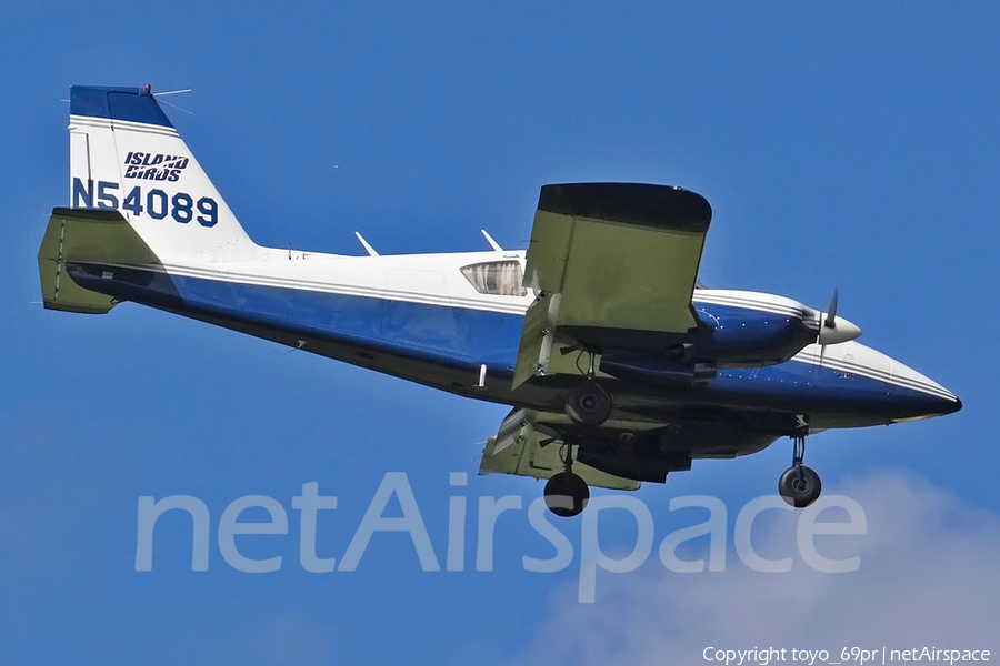 Island Birds Piper PA-23-250 Aztec E (N54089) | Photo 68309
