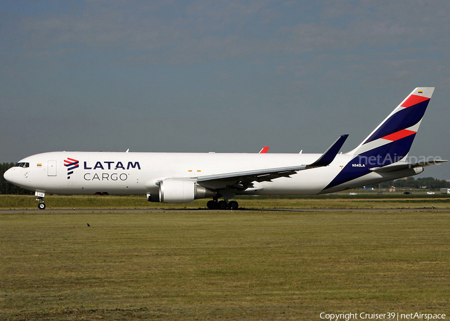 LATAM Cargo Colombia Boeing 767-316(ER)(BCF) (N540LA) | Photo 409063