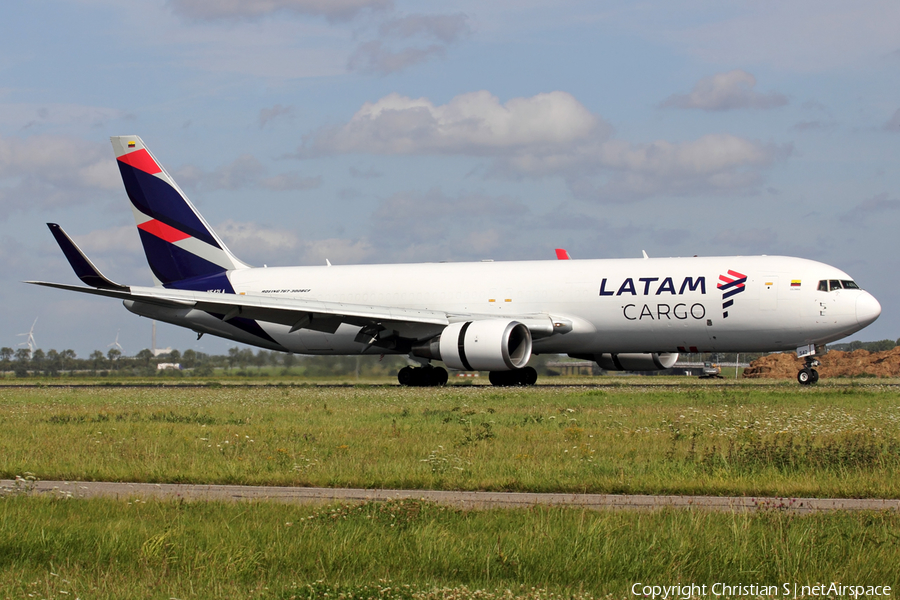 LATAM Cargo Colombia Boeing 767-316(ER)(BCF) (N542LA) | Photo 467770