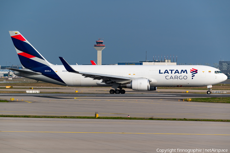 LATAM Cargo Colombia Boeing 767-316(ER)(BCF) (N542LA) | Photo 616712