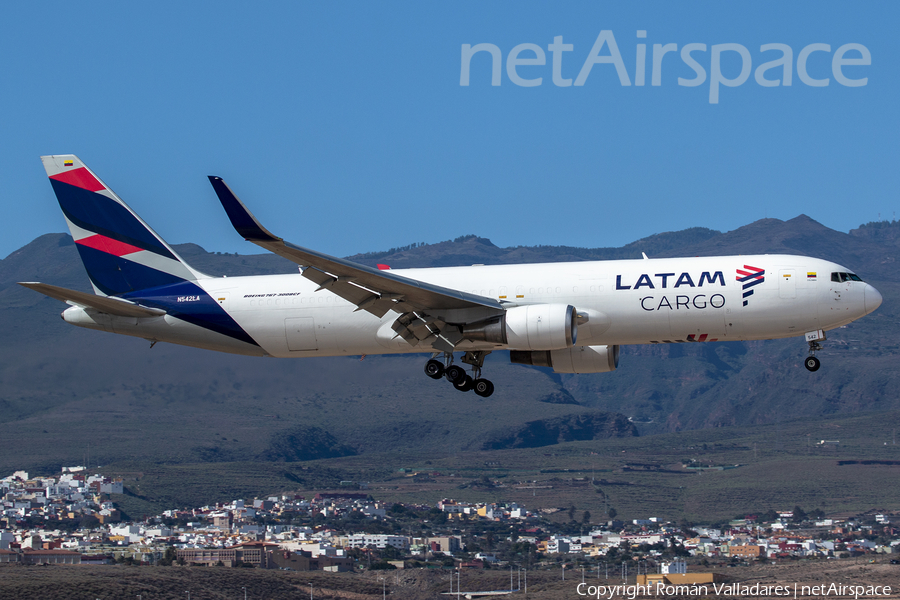 LATAM Cargo Colombia Boeing 767-316(ER)(BCF) (N542LA) | Photo 486636