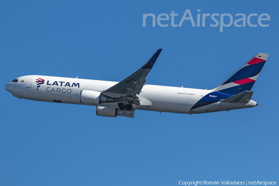 LATAM Cargo Colombia Boeing 767-316(ER)(BCF) (N542LA) | Photo 486688