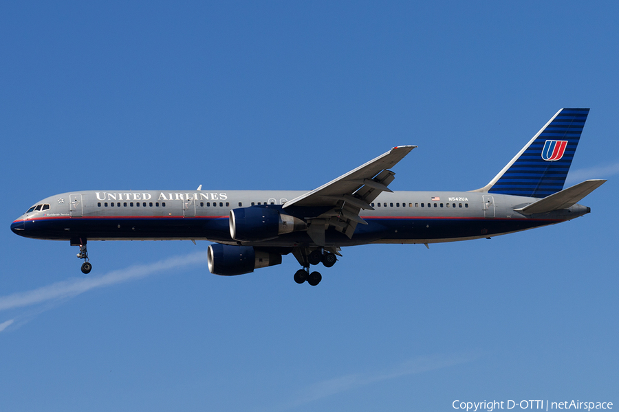 United Airlines Boeing 757-222 (N542UA) | Photo 184152