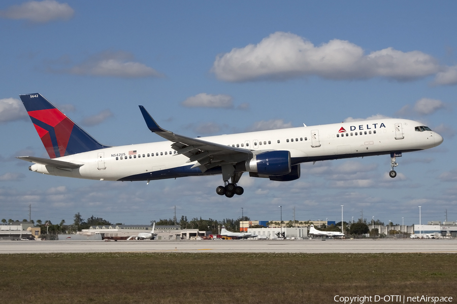 Delta Air Lines Boeing 757-251 (N542US) | Photo 430771