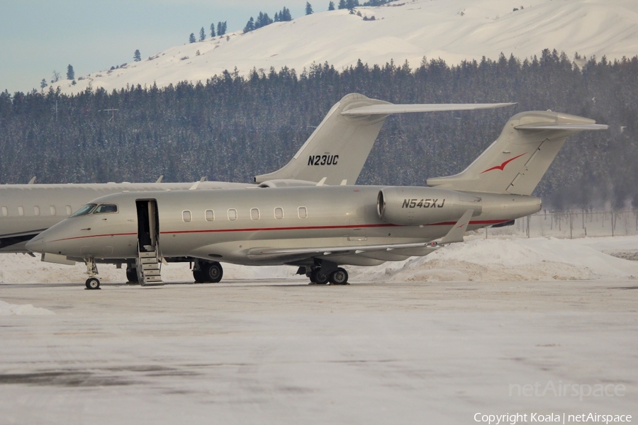 XOJet Bombardier BD-100-1A10 Challenger 300 (N545XJ) | Photo 535401