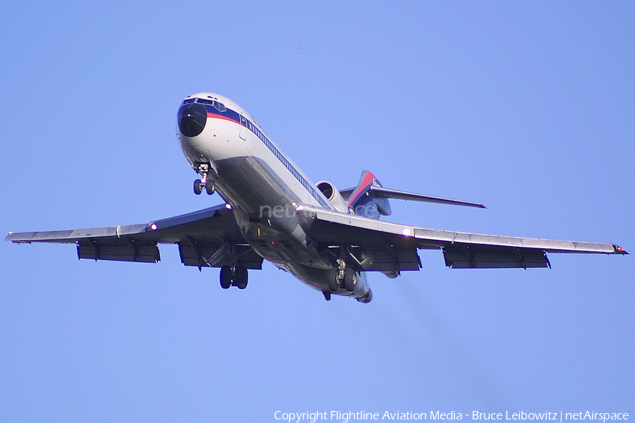 Delta Air Lines Boeing 727-232(Adv) (N546DA) | Photo 92117