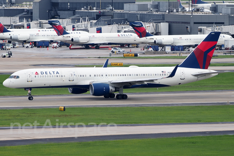 Delta Air Lines Boeing 757-251 (N546US) at  Atlanta - Hartsfield-Jackson International, United States