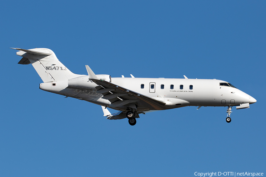 XOJet Bombardier BD-100-1A10 Challenger 300 (N547XJ) | Photo 361926