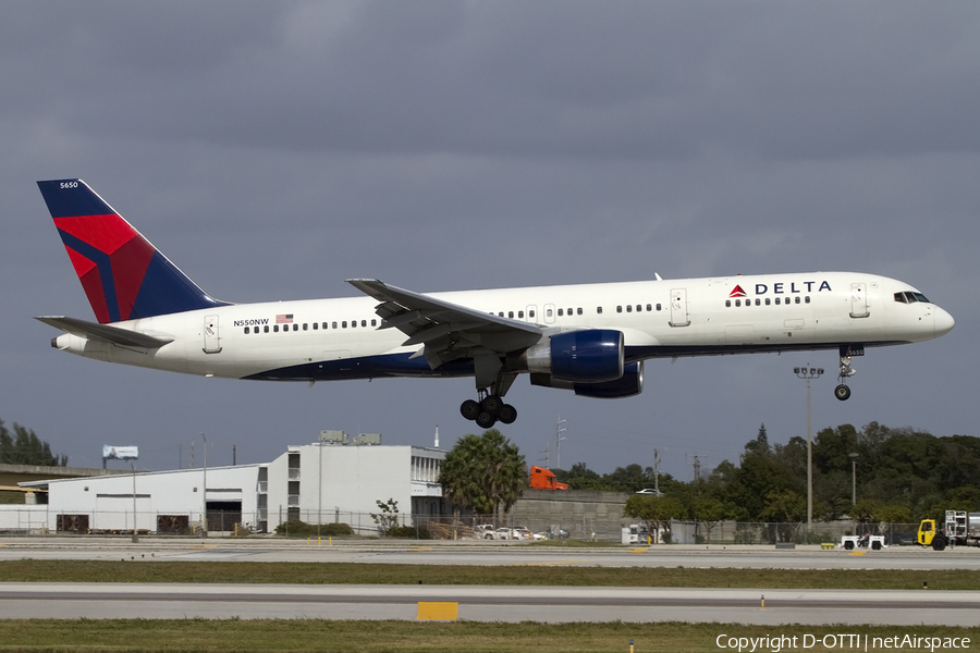 Delta Air Lines Boeing 757-251 (N550NW) | Photo 422581