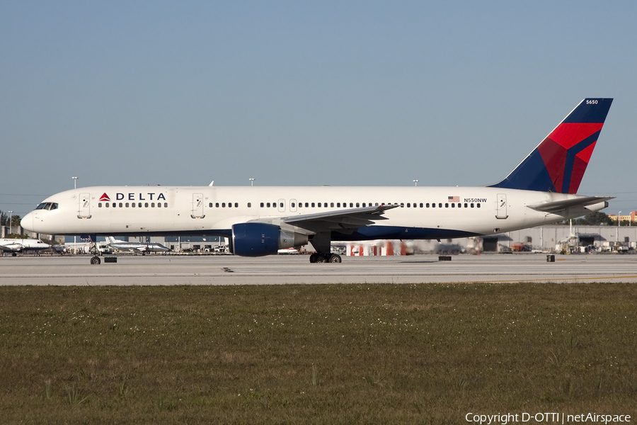 Delta Air Lines Boeing 757-251 (N550NW) | Photo 430241
