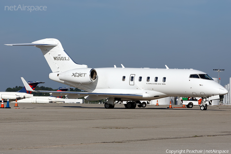 XOJet Bombardier BD-100-1A10 Challenger 300 (N550XJ) | Photo 119845