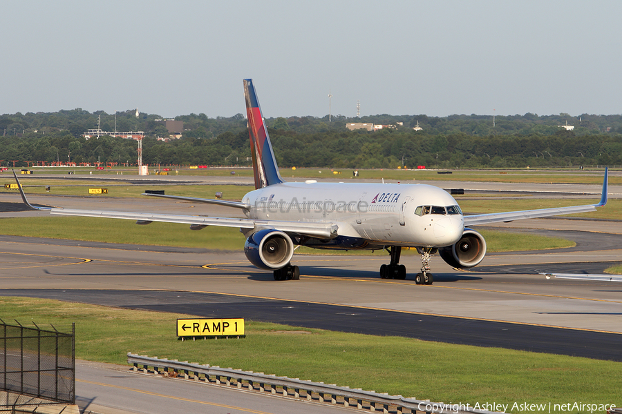 Delta Air Lines Boeing 757-251 (N551NW) | Photo 179333