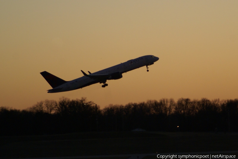 Delta Air Lines Boeing 757-251 (N551NW) | Photo 288316