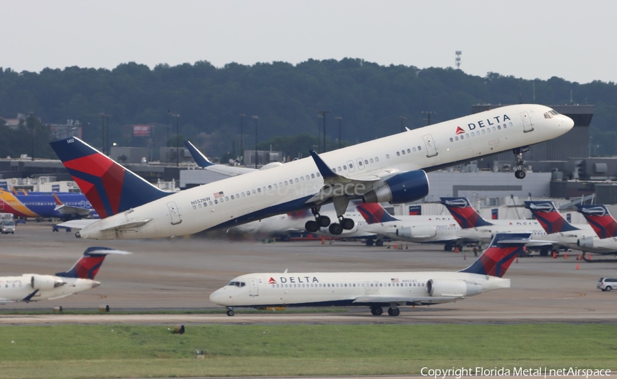 Delta Air Lines Boeing 757-251 (N552NW) | Photo 668345