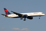 Delta Air Lines Boeing 757-251 (N552NW) at  Minneapolis - St. Paul International, United States