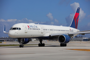 Delta Air Lines Boeing 757-251 (N553NW) at  Ft. Lauderdale - International, United States