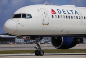 Delta Air Lines Boeing 757-251 (N553NW) at  Ft. Lauderdale - International, United States