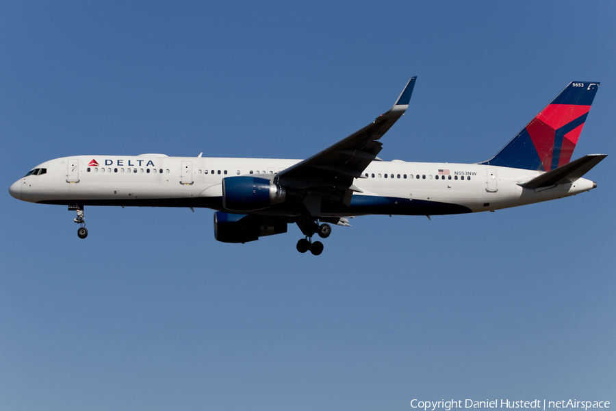 Delta Air Lines Boeing 757-251 (N553NW) | Photo 446097