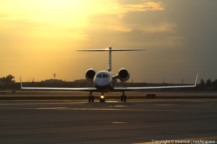 (Private) Gulfstream G-IV-X (G450) (N555LR) | Photo 1844