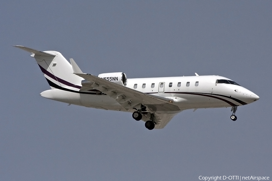 (Private) Bombardier CL-600-2B16 Challenger 605 (N555NN) | Photo 286814