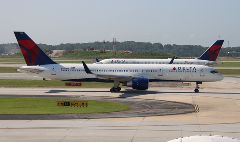 Delta Air Lines Boeing 757-251 (N555NW) at  Atlanta - Hartsfield-Jackson International, United States