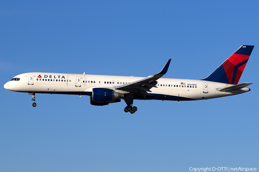 Delta Air Lines Boeing 757-251 (N555NW) | Photo 547934