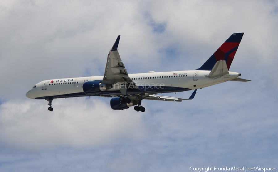 Delta Air Lines Boeing 757-251 (N555NW) | Photo 613430