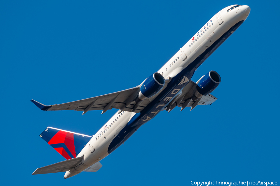 Delta Air Lines Boeing 757-251 (N556NW) | Photo 650718