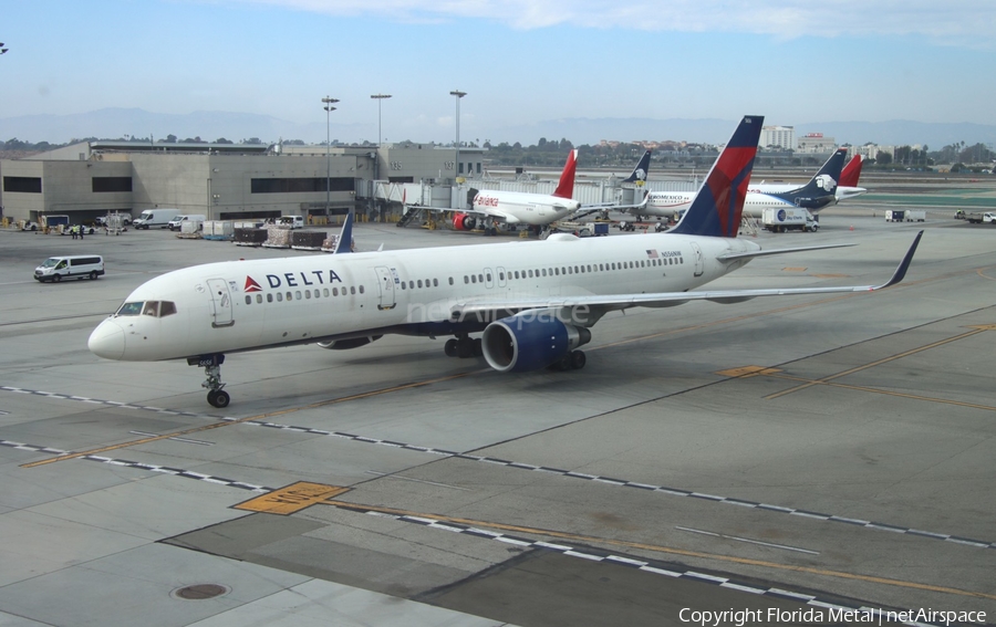 Delta Air Lines Boeing 757-251 (N556NW) | Photo 668349