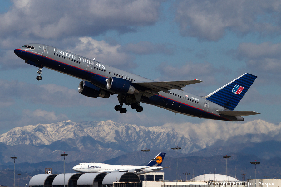United Airlines Boeing 757-222 (N556UA) | Photo 335309