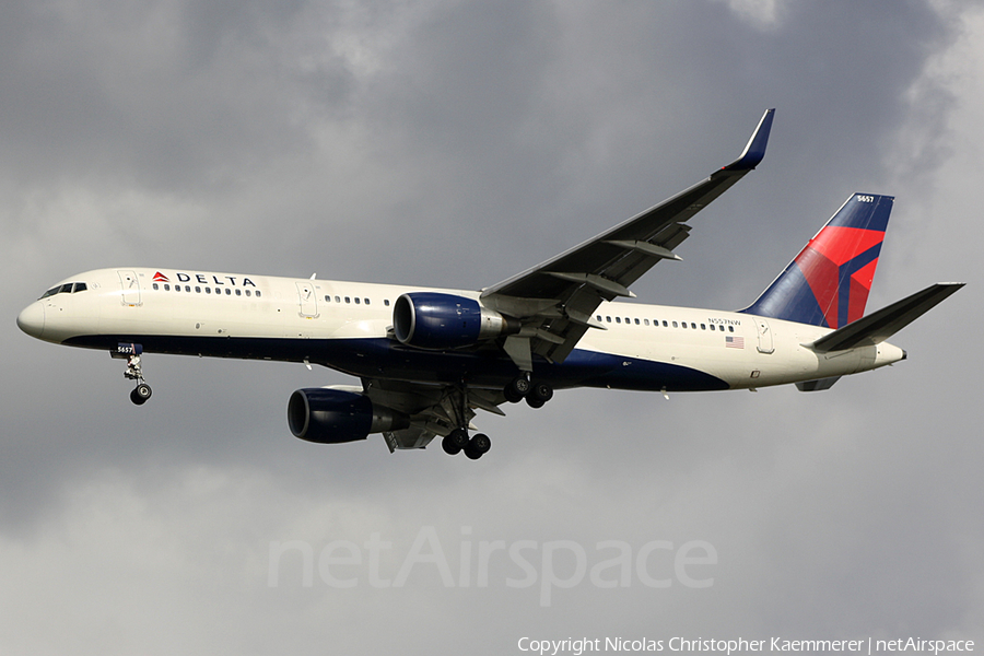Delta Air Lines Boeing 757-251 (N557NW) | Photo 127022