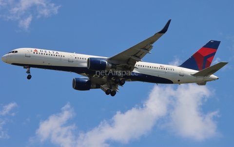 Delta Air Lines Boeing 757-251 (N557NW) at  Tampa - International, United States