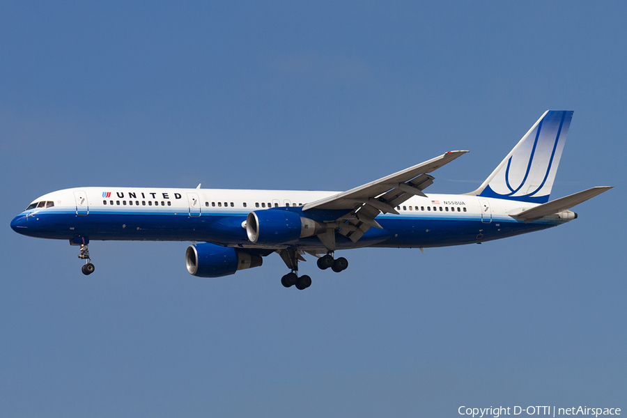 United Airlines Boeing 757-222 (N558UA) | Photo 182309