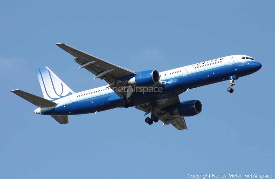 United Airlines Boeing 757-222 (N561UA) | Photo 300700